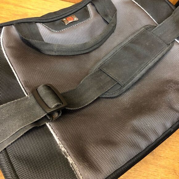 Wegner Swissgear Slim Case 16" Computer Laptop Sleeve Business Briefcase - Picture 8 of 12